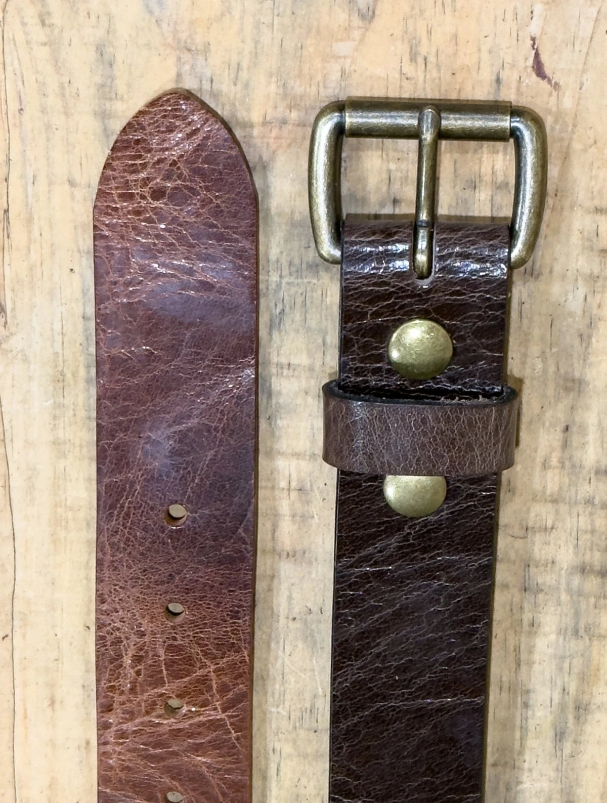 Full grain buffalo leather belt buckle and tip detail